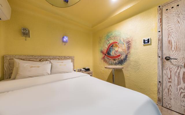 room detail thumbnail 2