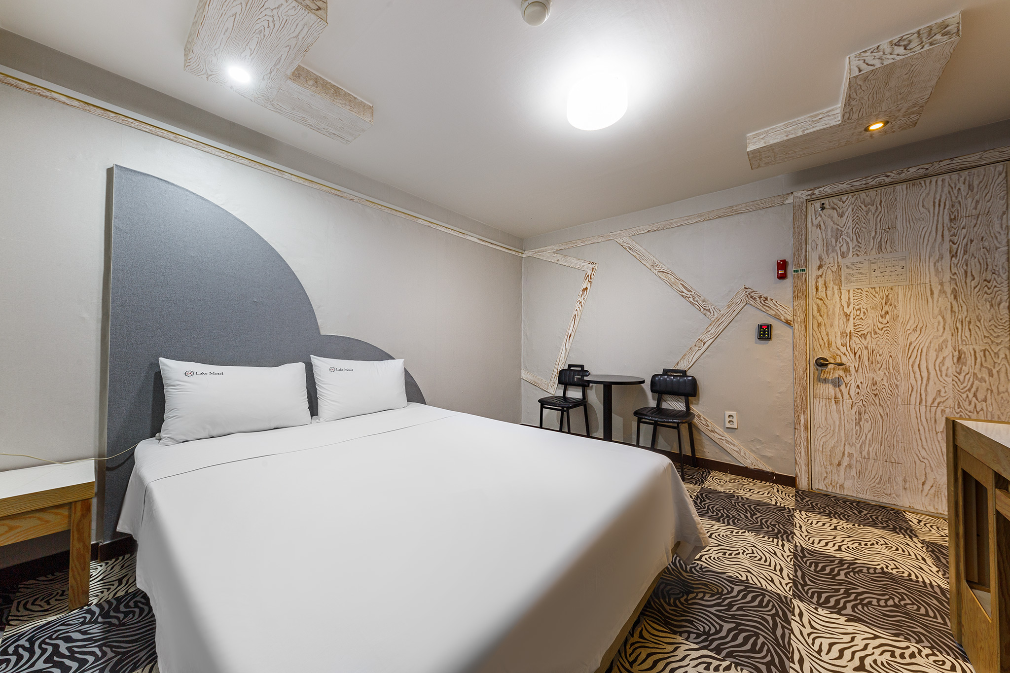 room detail thumbnail 2