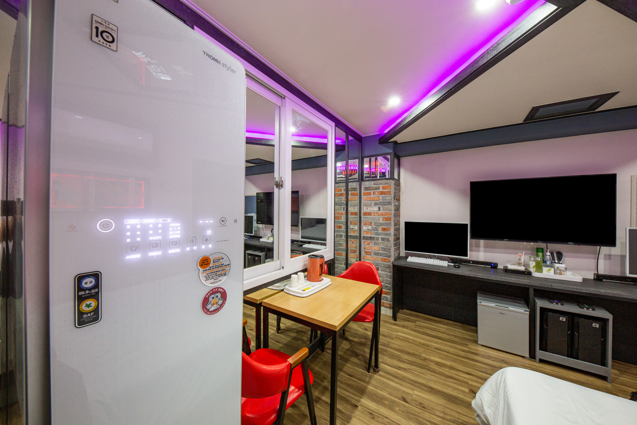 room detail thumbnail 2