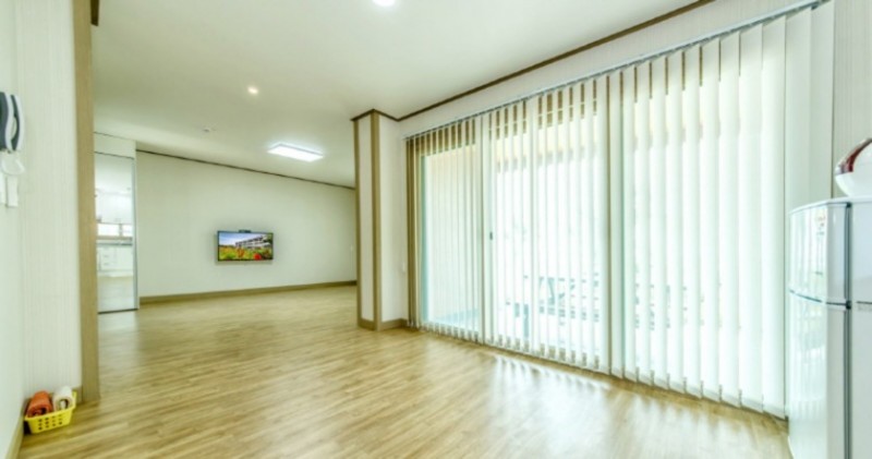 https://yaimg.yanolja.com/v5/2021/06/23/11/60d31ee5659008.89881680.jpg
