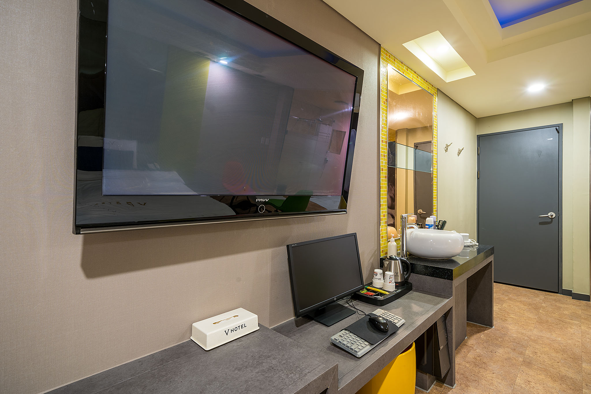 room detail thumbnail 1