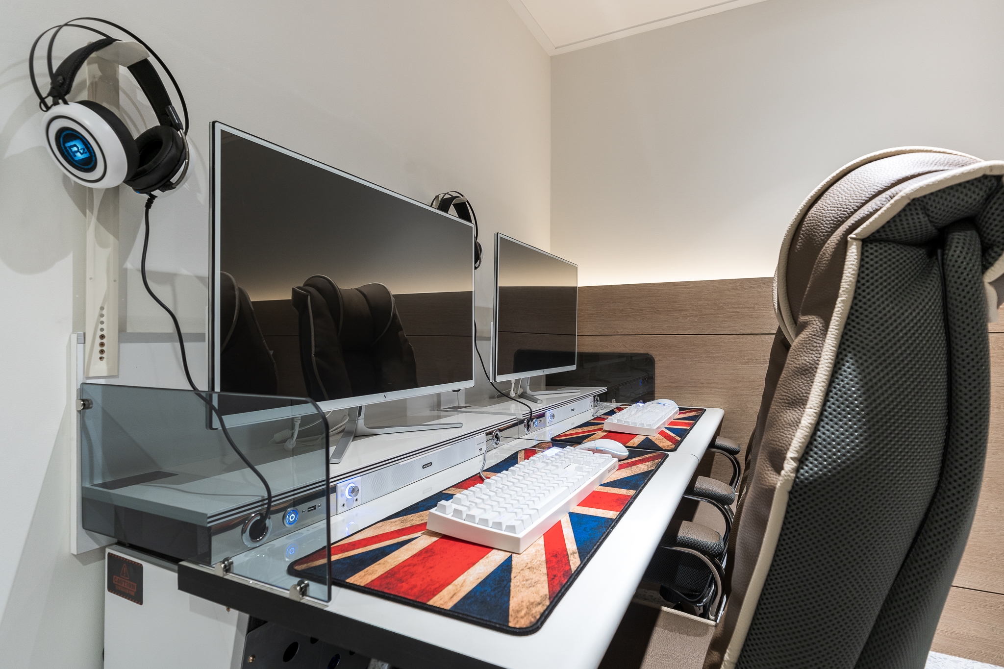 room detail thumbnail 1