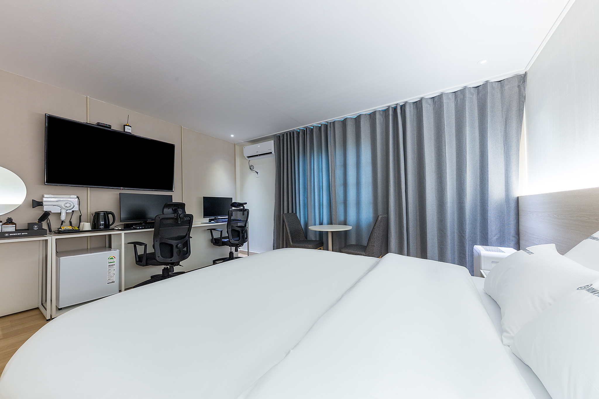 room detail thumbnail 2