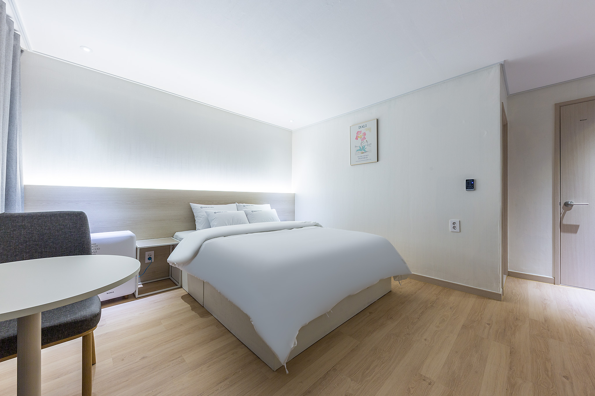 room detail thumbnail 1
