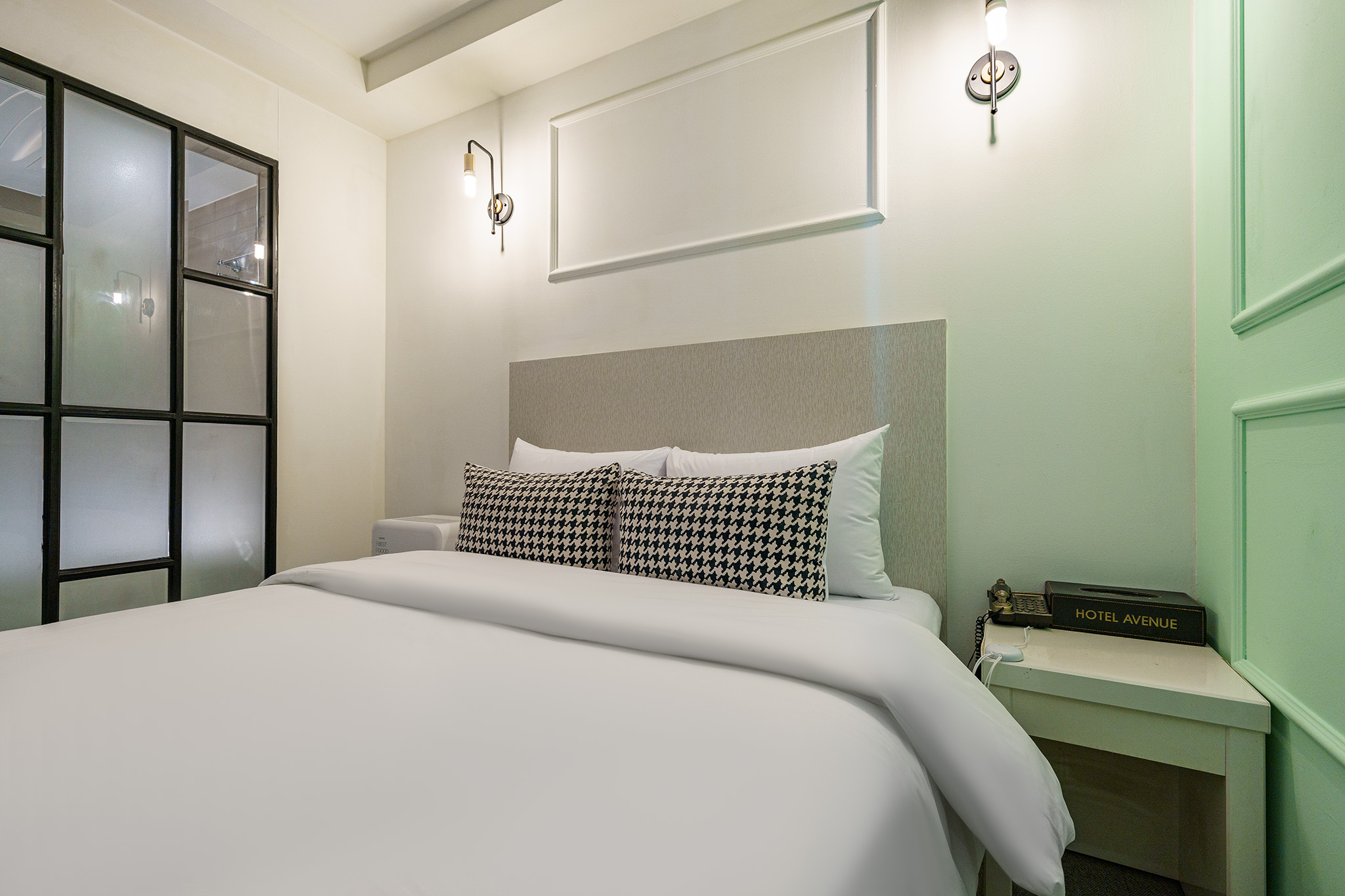 room detail thumbnail 2