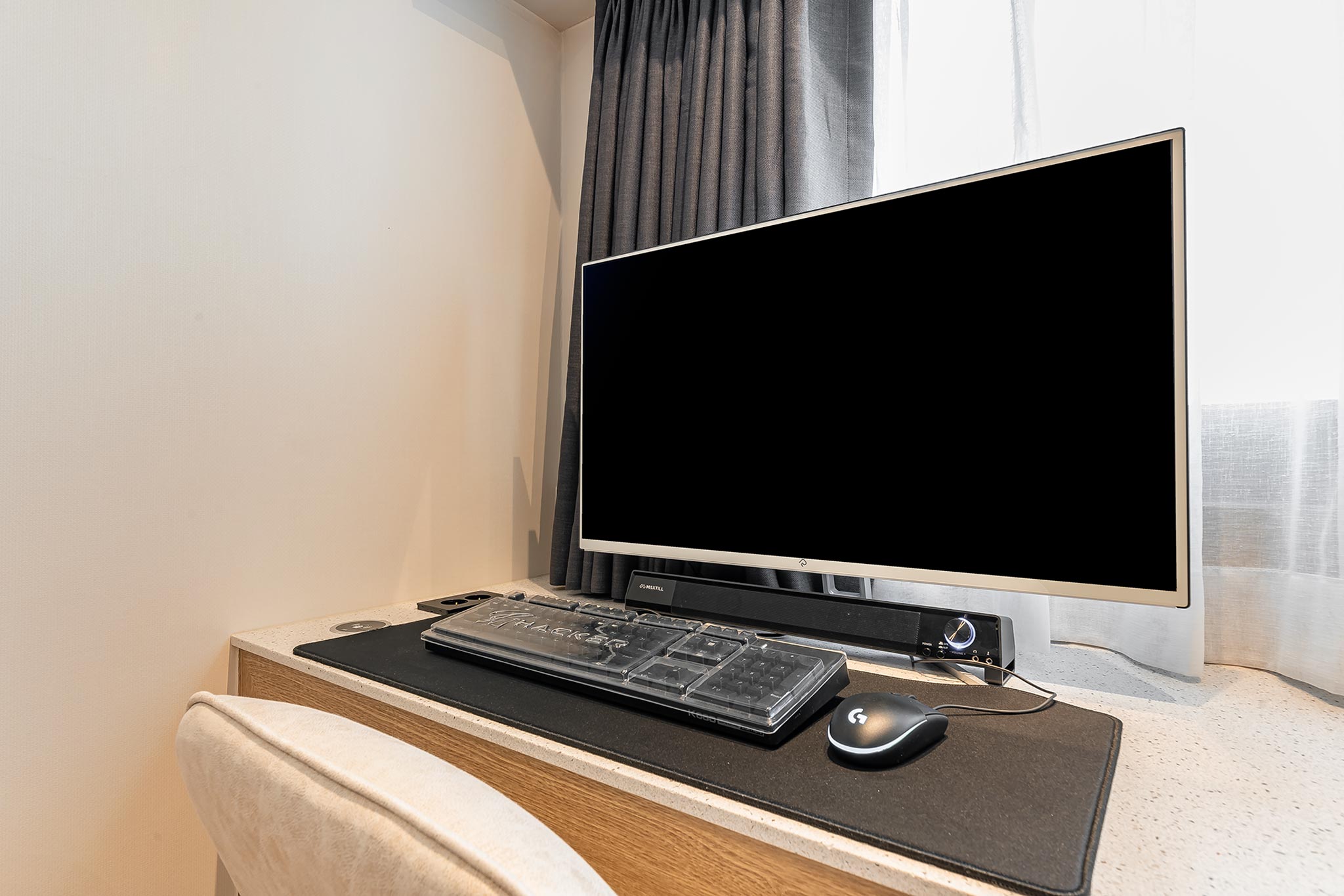 room detail thumbnail 2