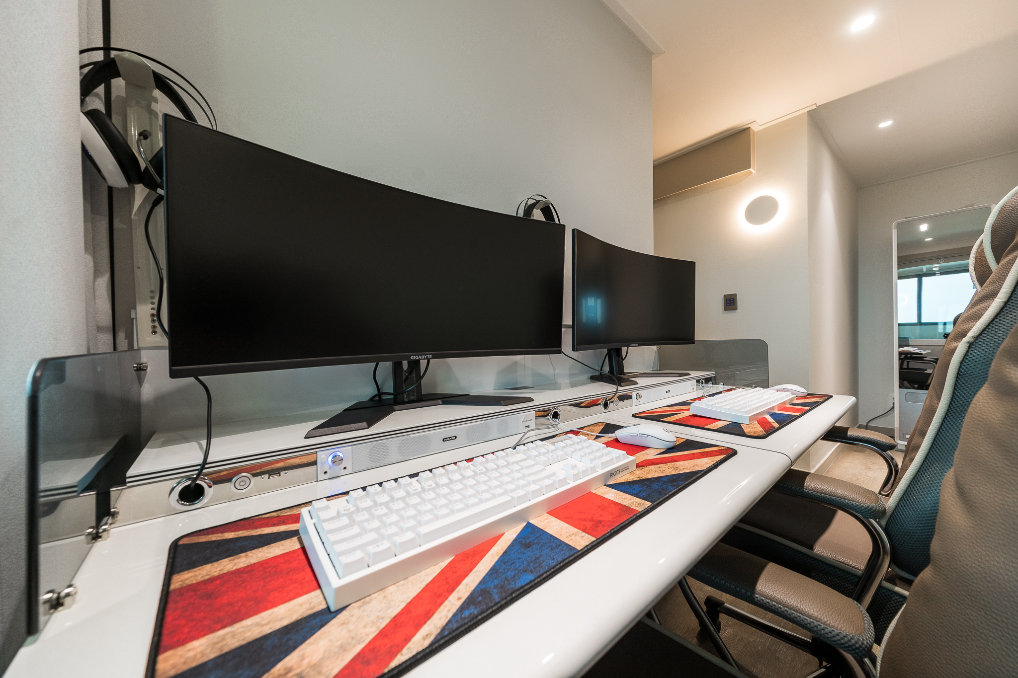 room detail thumbnail 1