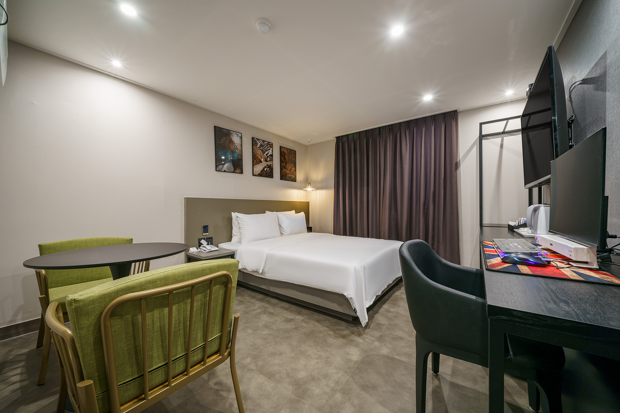 room detail thumbnail 0