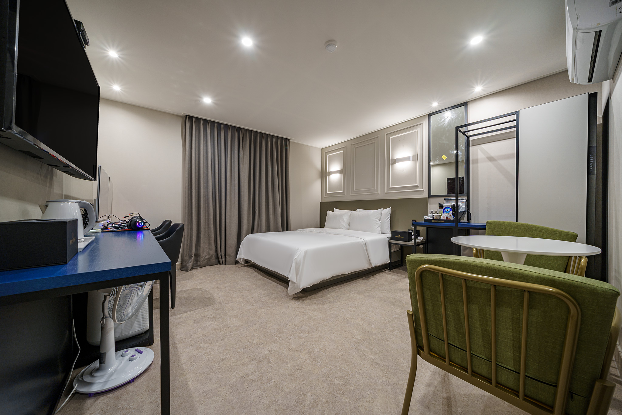 room detail thumbnail 0