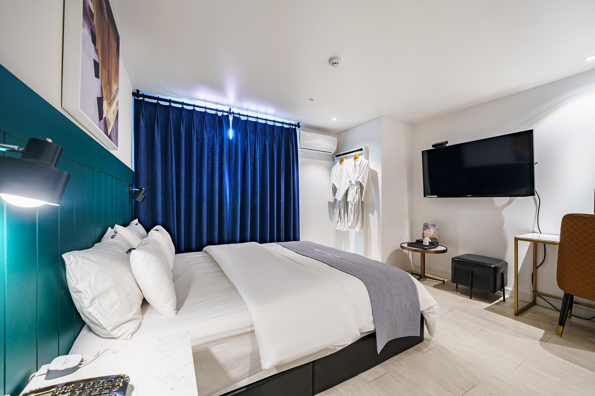 room detail thumbnail 1