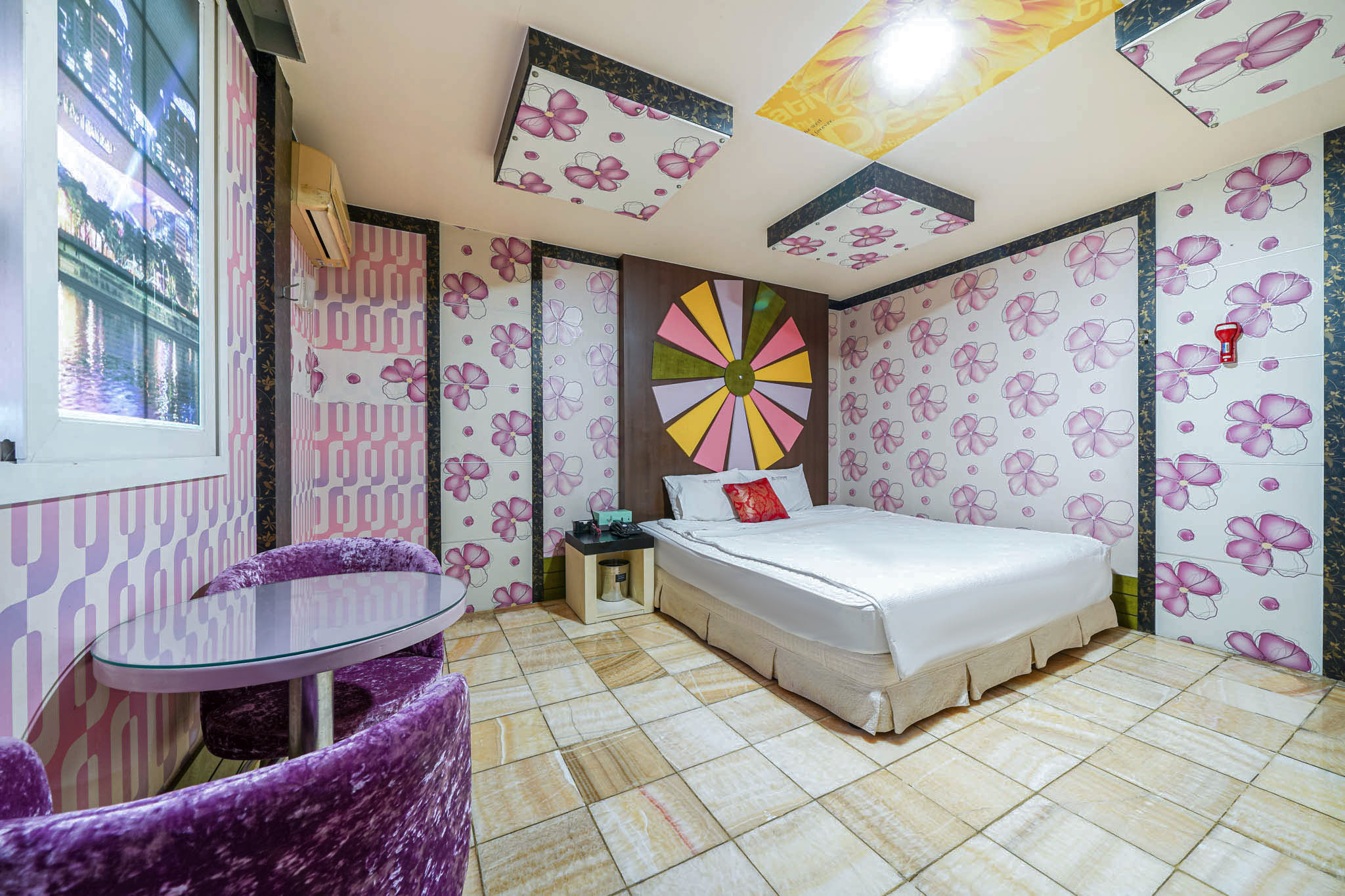 room detail thumbnail 1