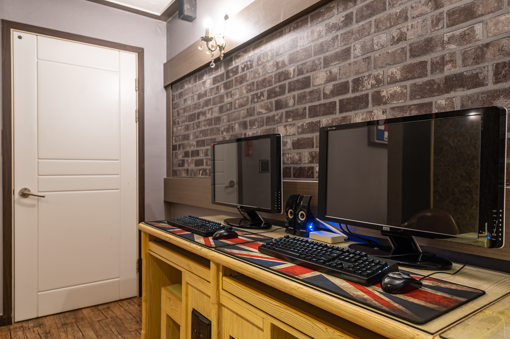 room detail thumbnail 2