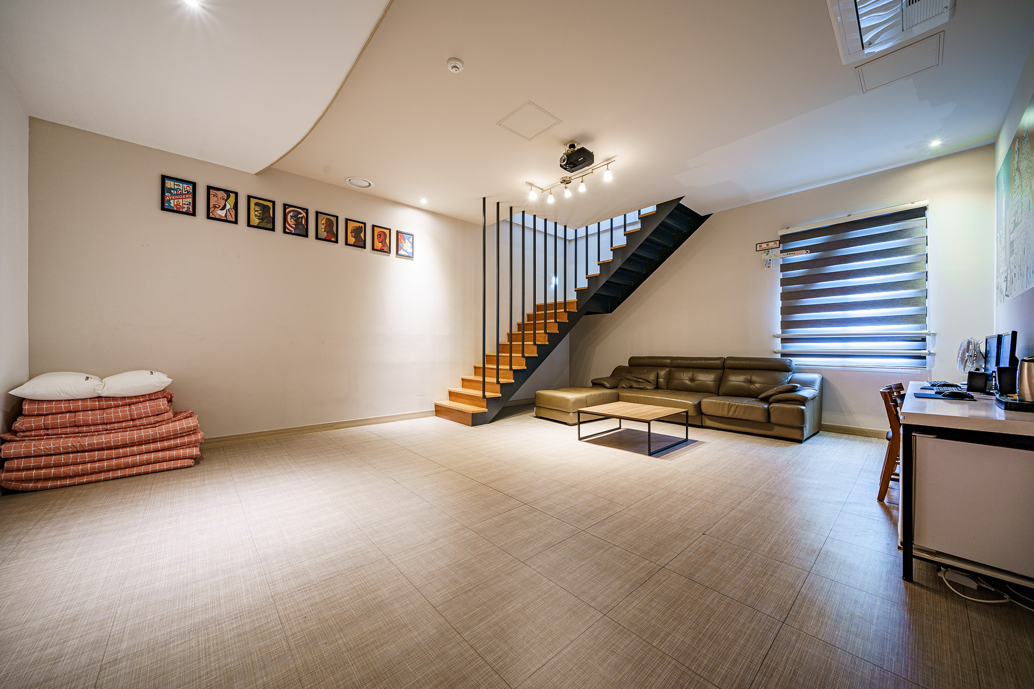 room detail thumbnail 2