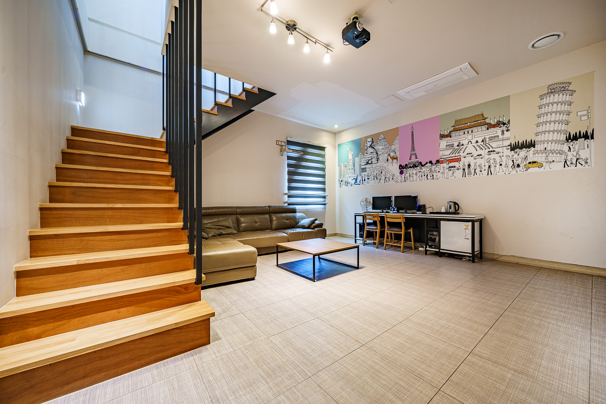 room detail thumbnail 1