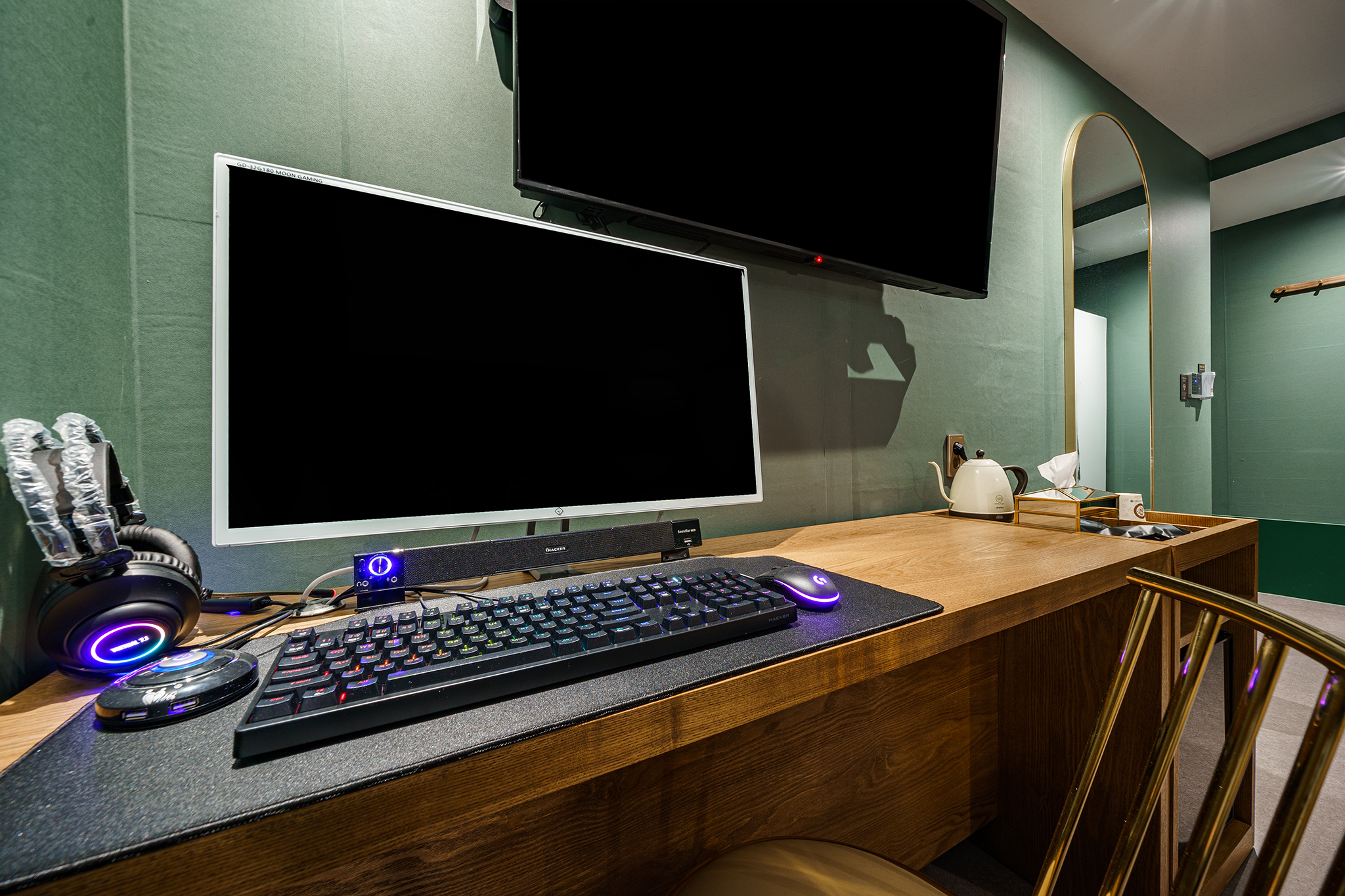 room detail thumbnail 2