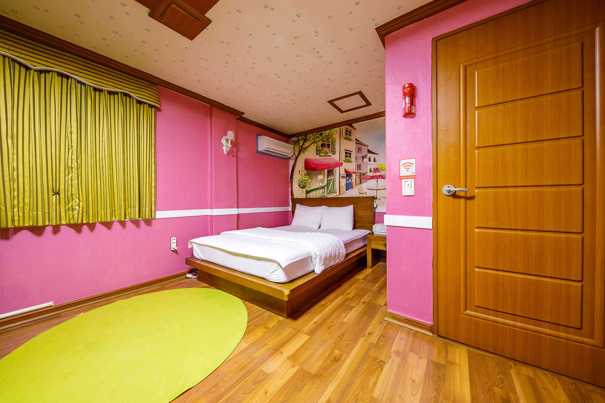 room detail thumbnail 2