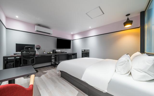 room detail thumbnail 1
