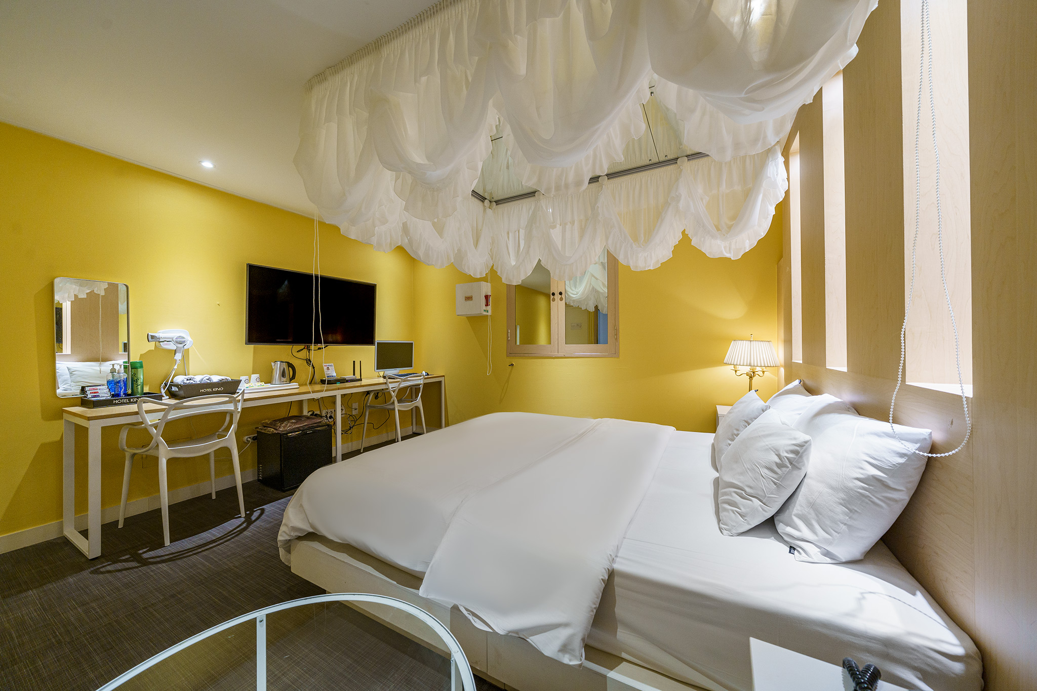 room detail thumbnail 2