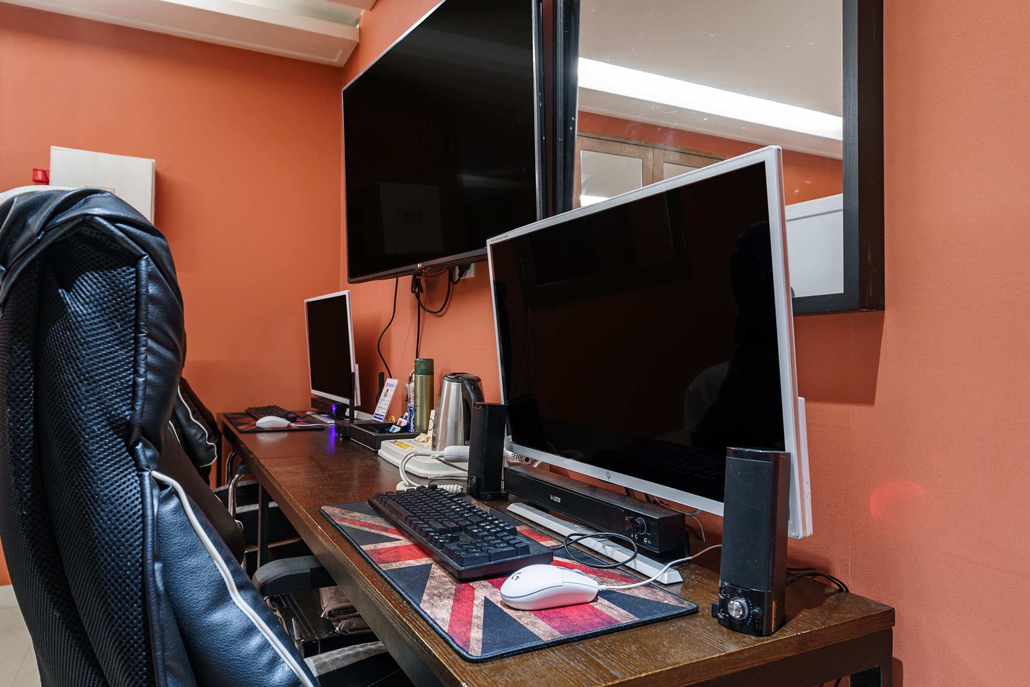 room detail thumbnail 1