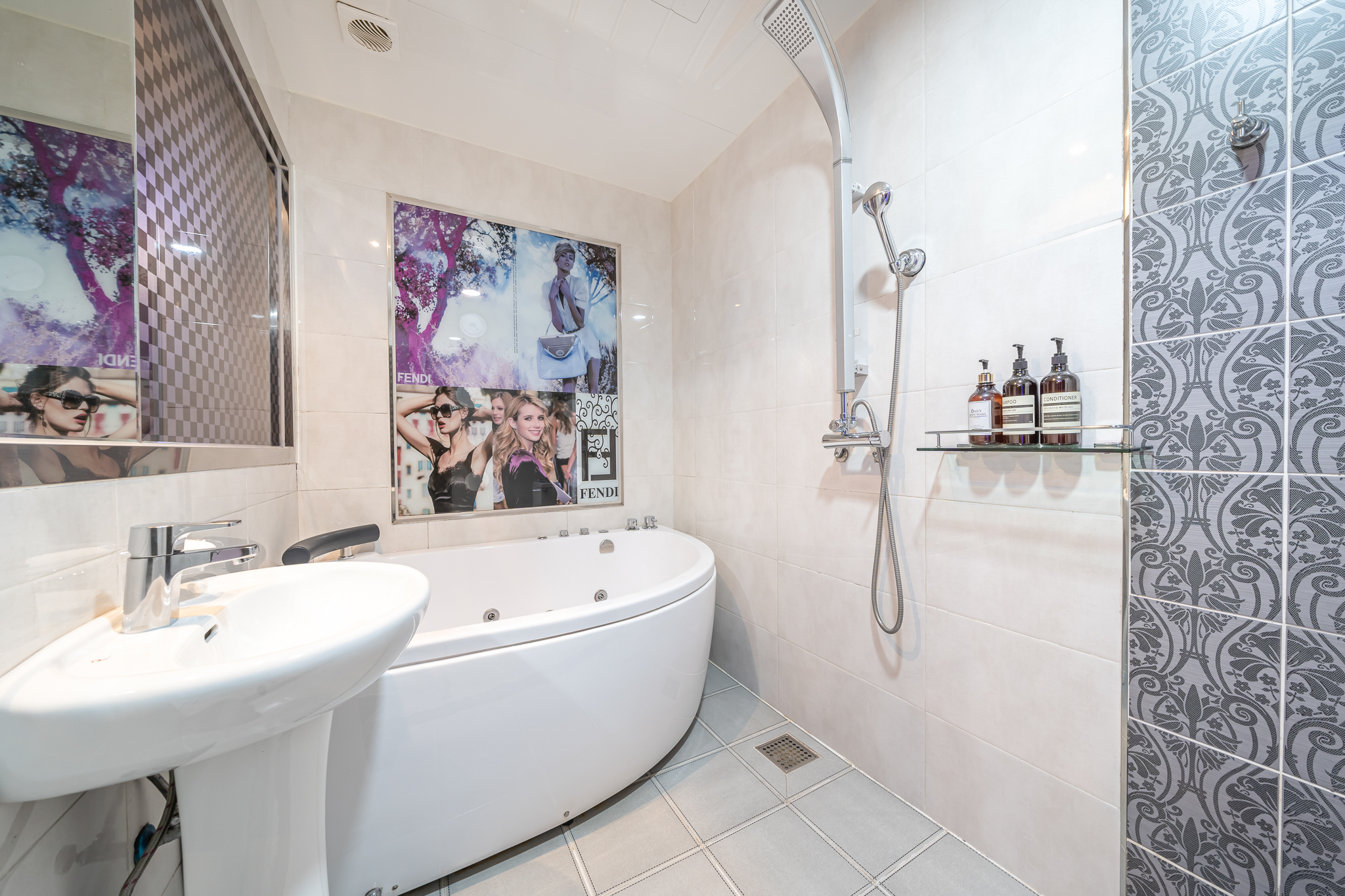 room detail thumbnail 2