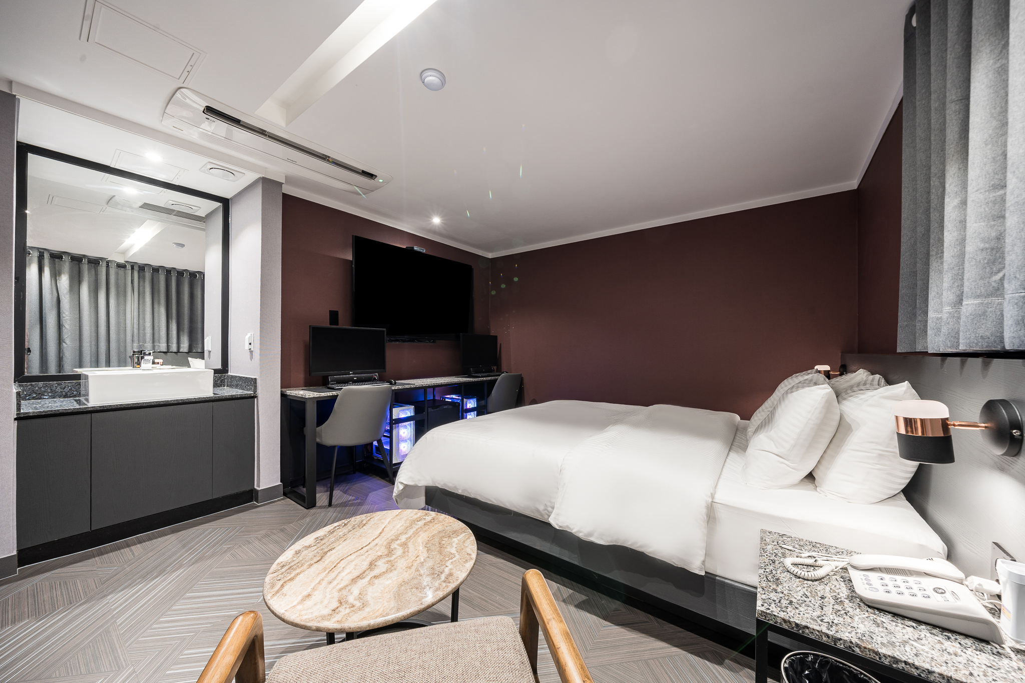 room detail thumbnail 1