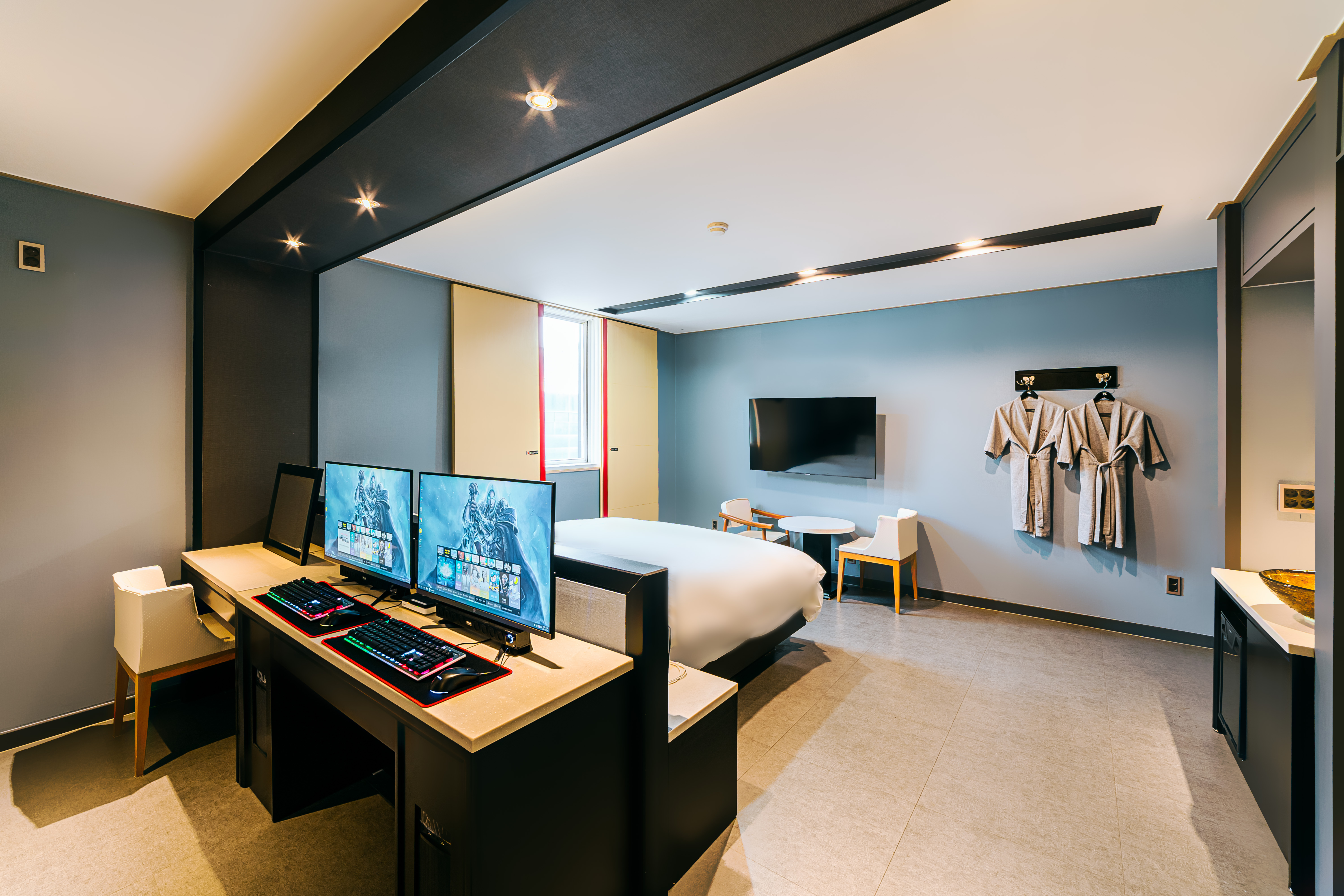 room detail thumbnail 2