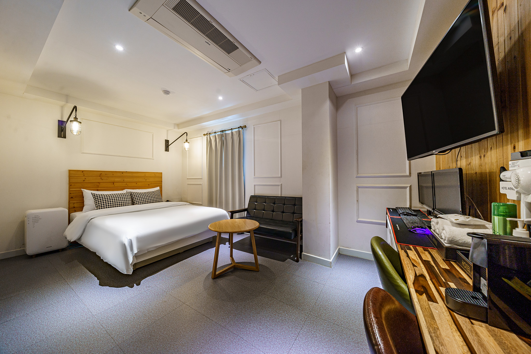 room detail thumbnail 1