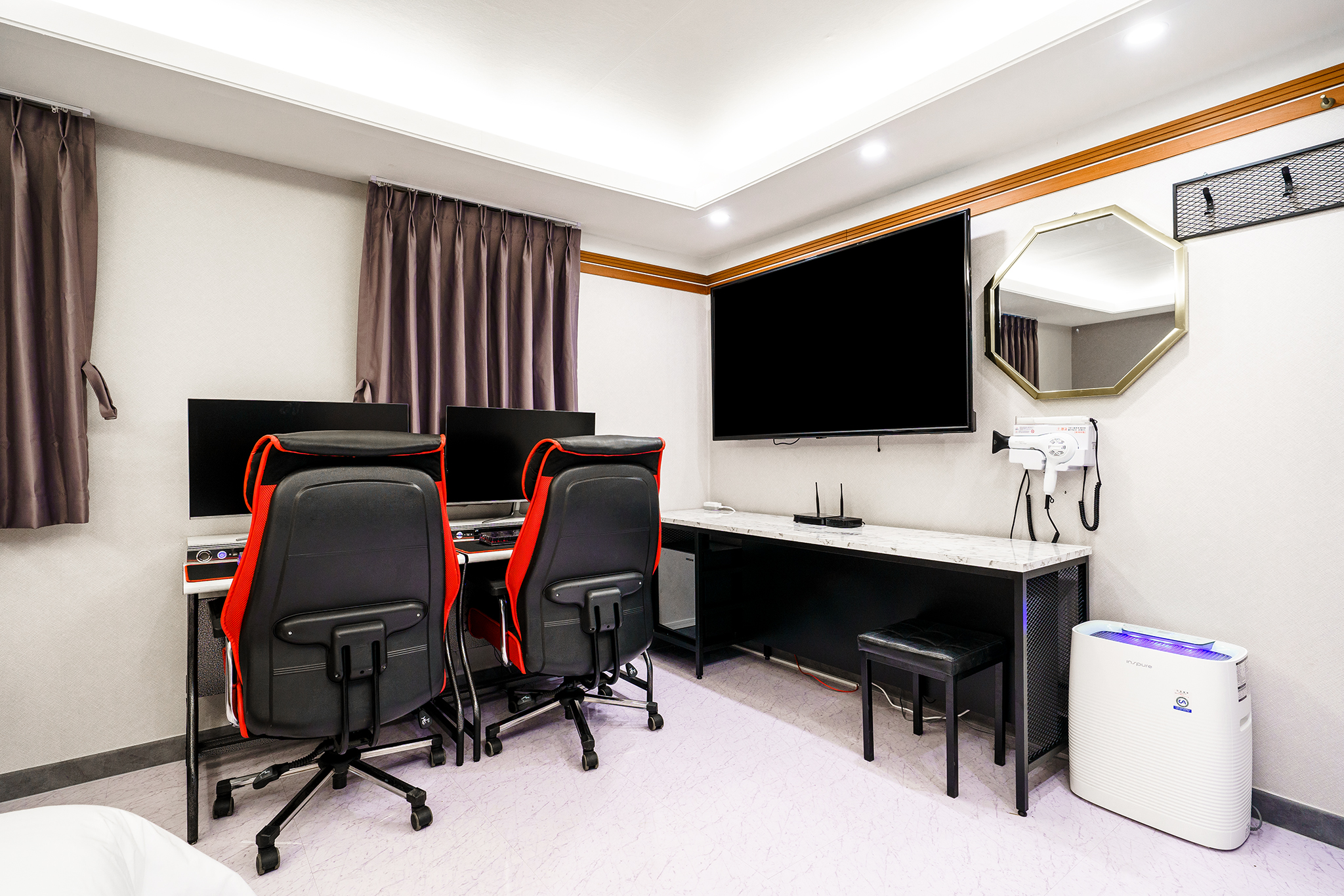 room detail thumbnail 2