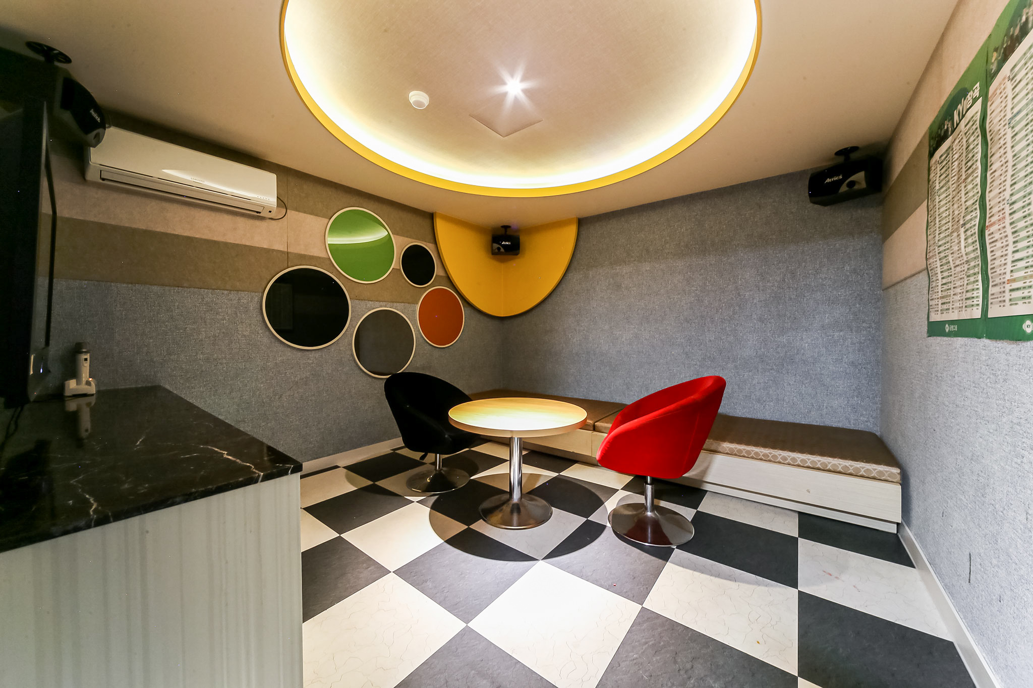 room detail thumbnail 1