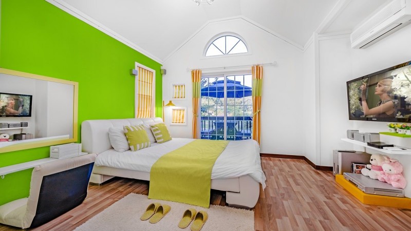 room detail thumbnail 0