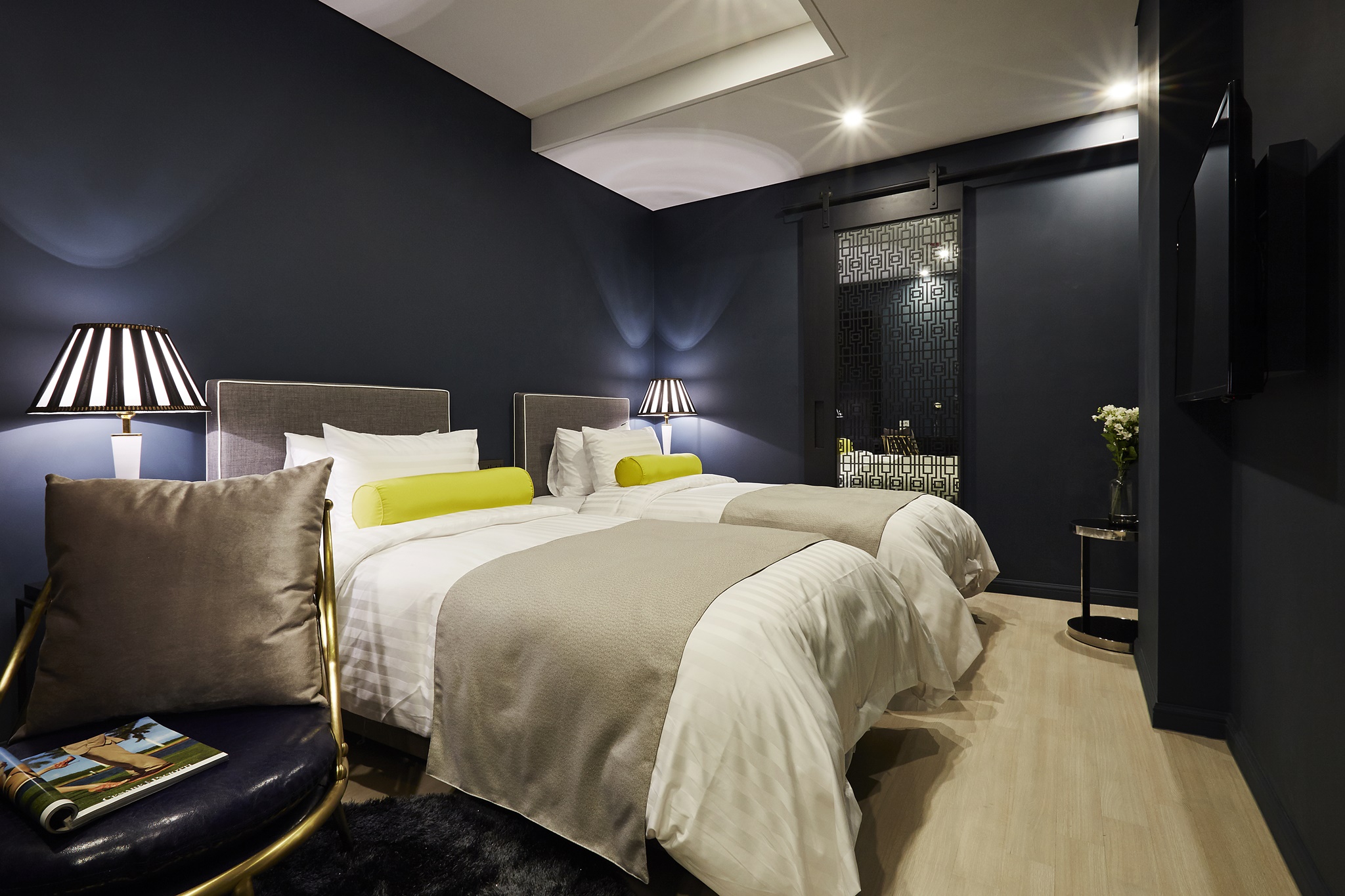 room detail thumbnail 1