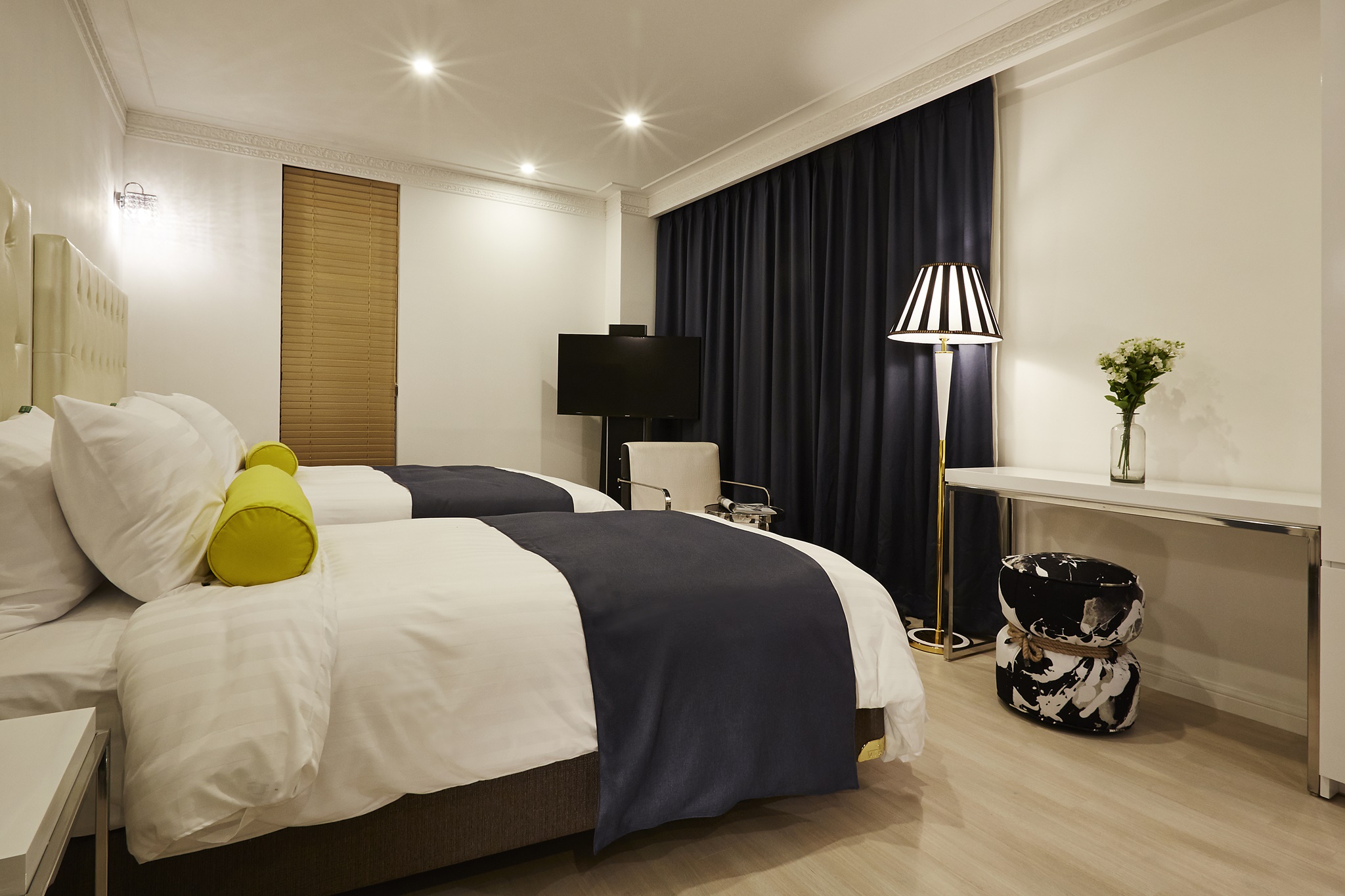 room detail thumbnail 0