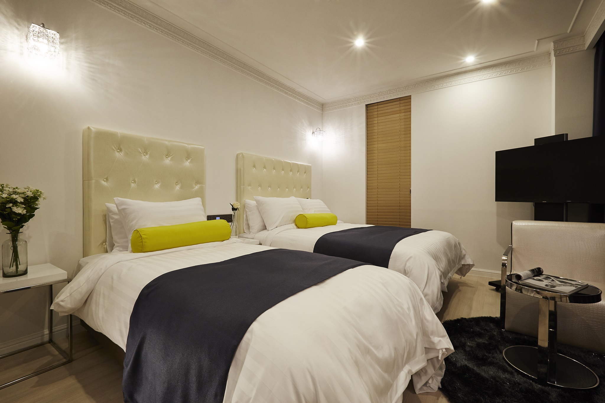 room detail thumbnail 1