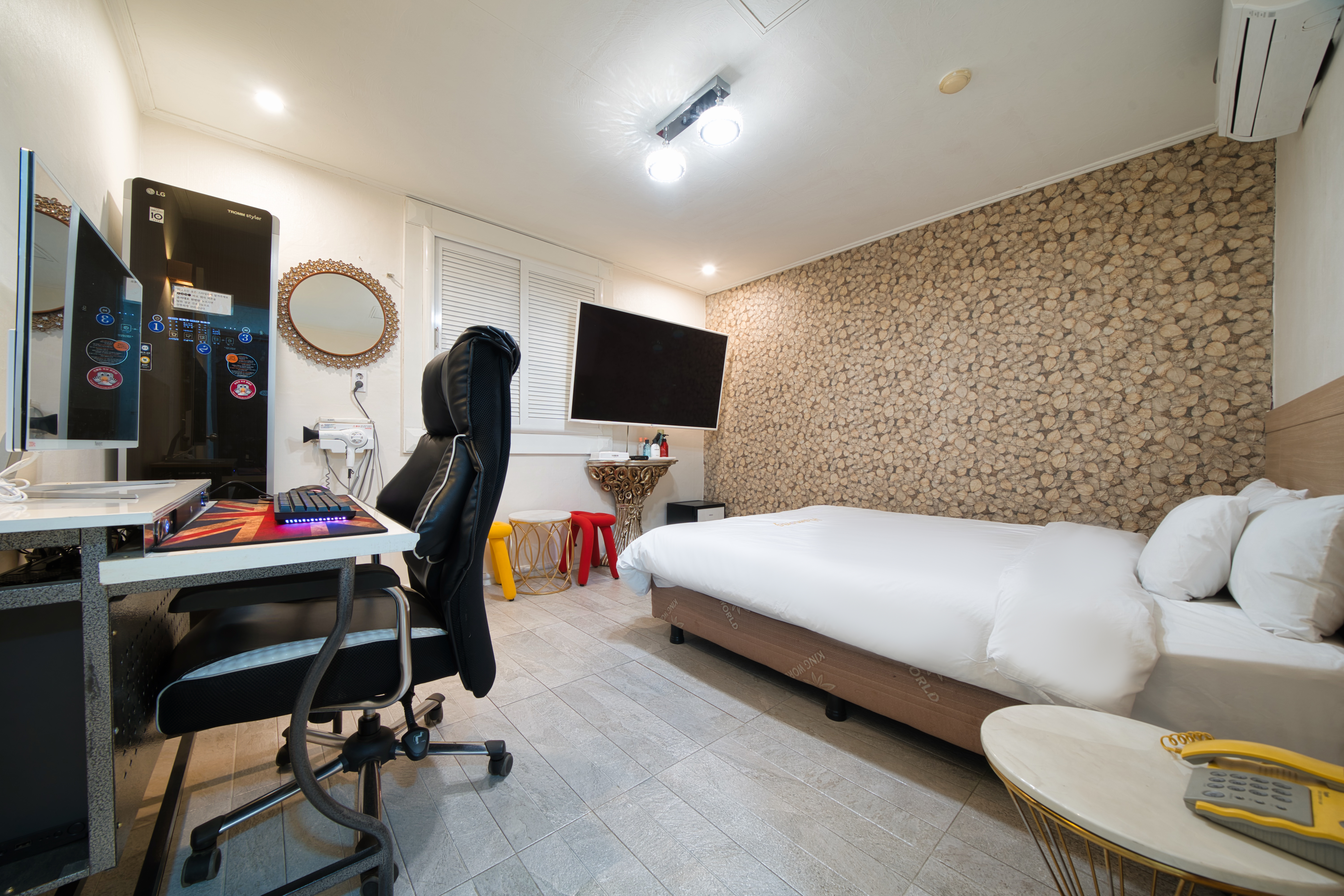 room detail thumbnail 0