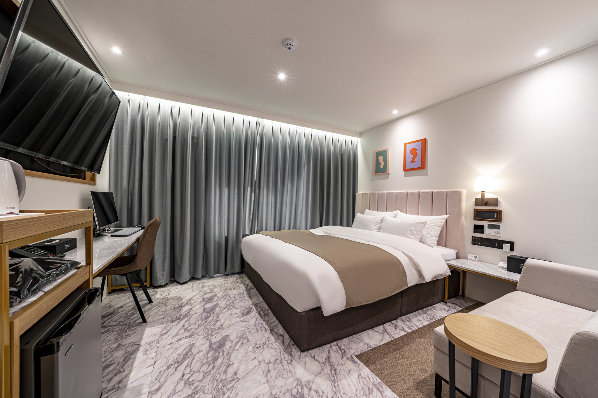 room detail thumbnail 2