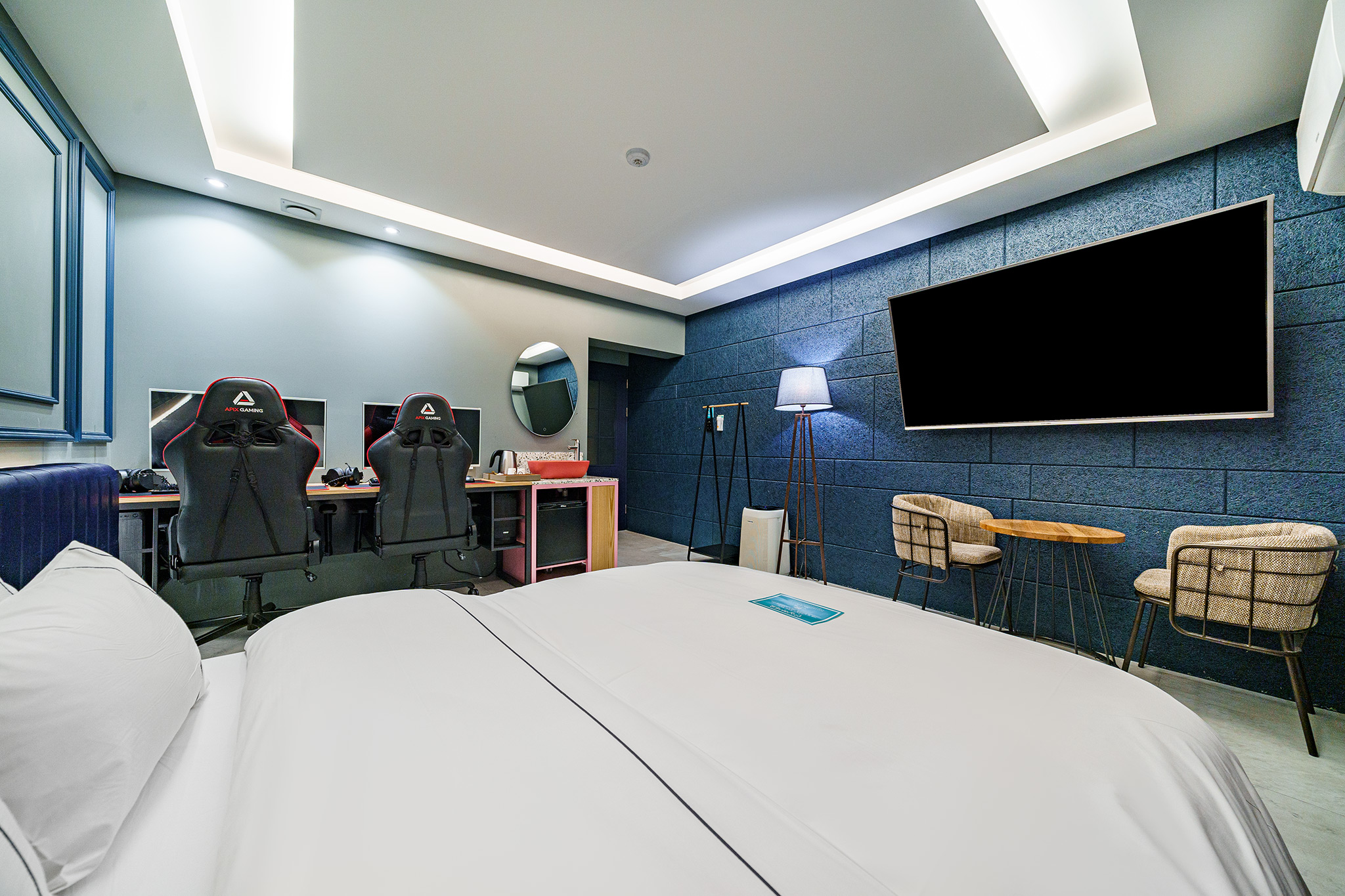 room detail thumbnail 2