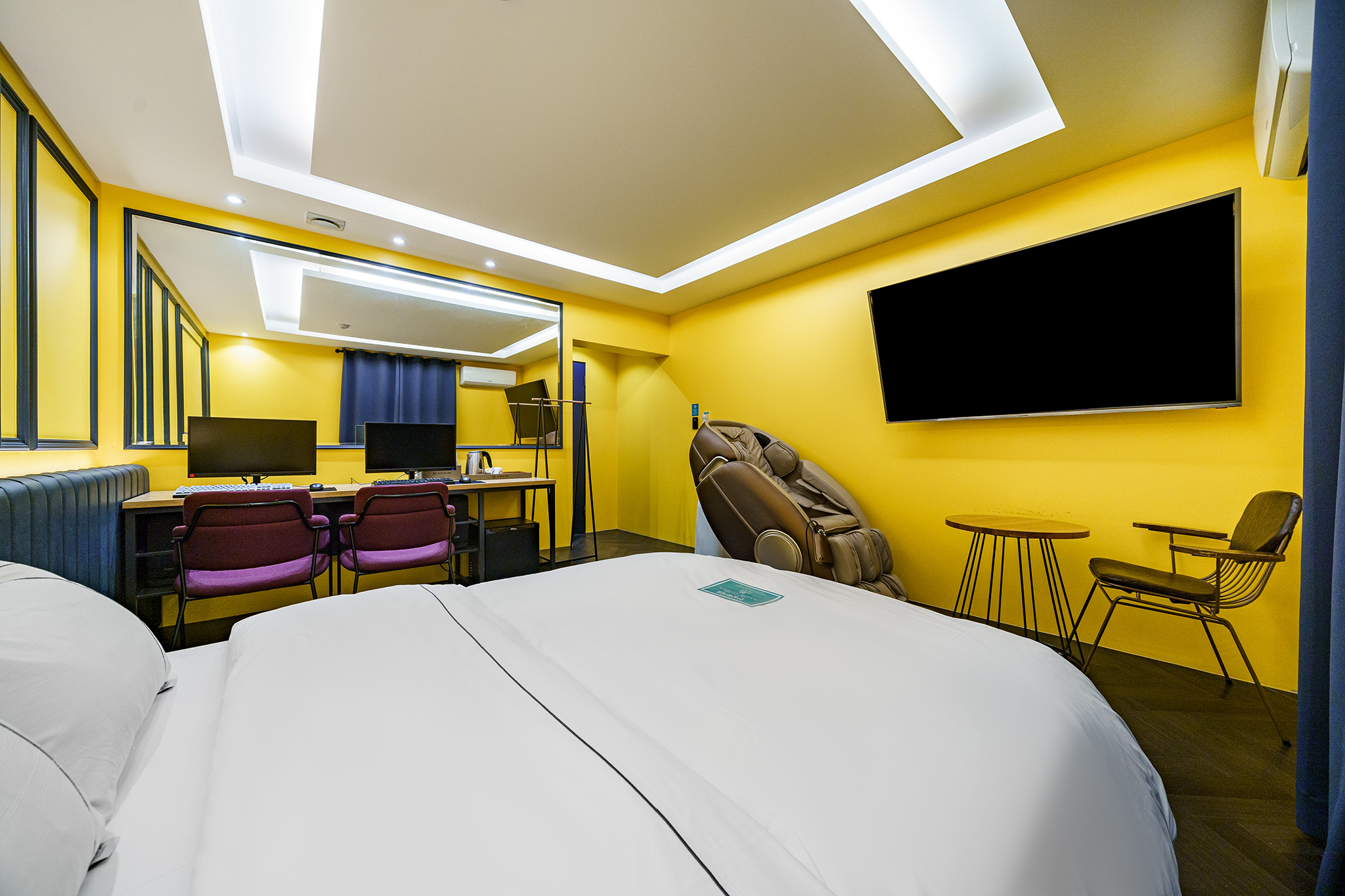 room detail thumbnail 2