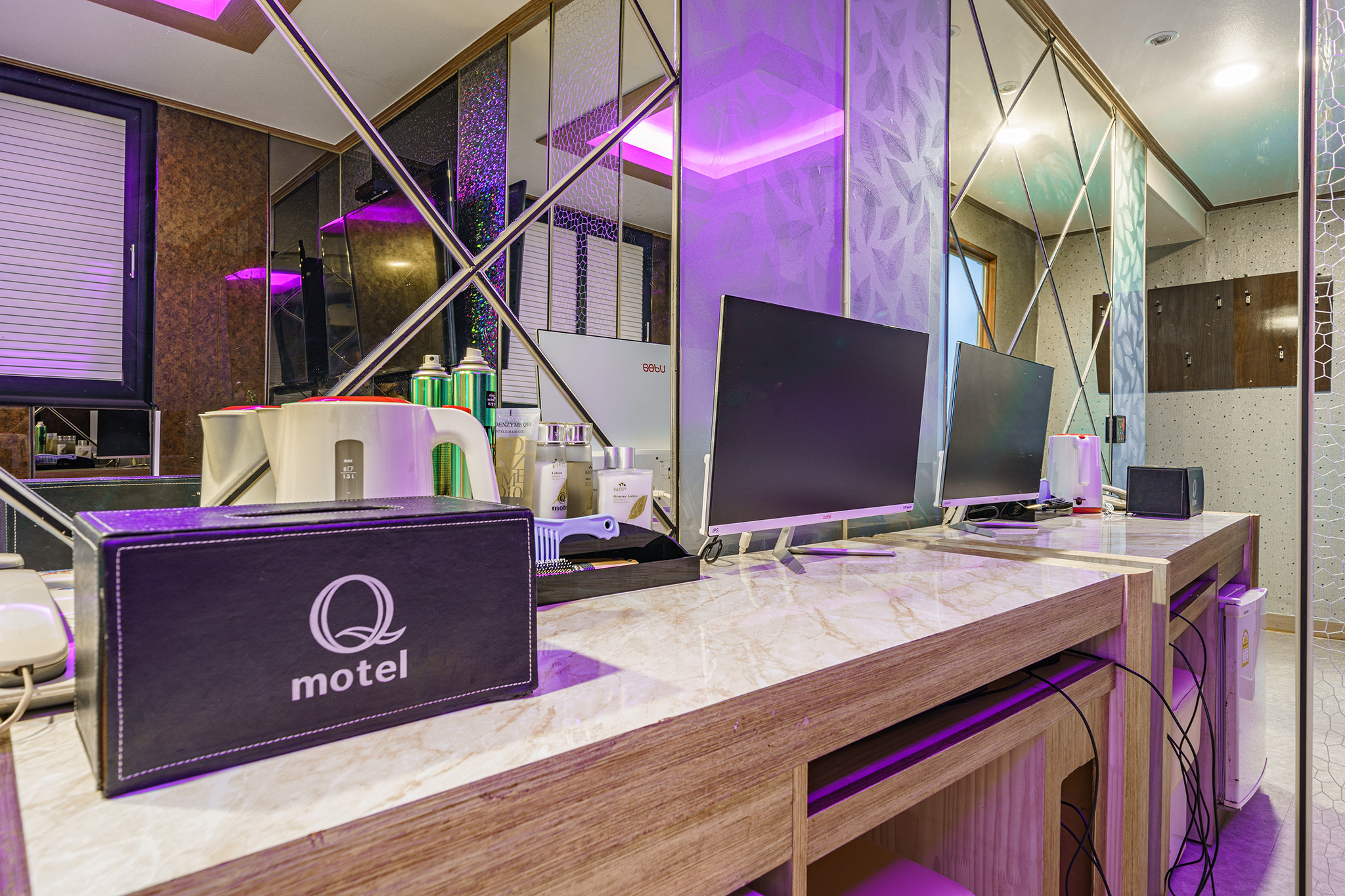 room detail thumbnail 2