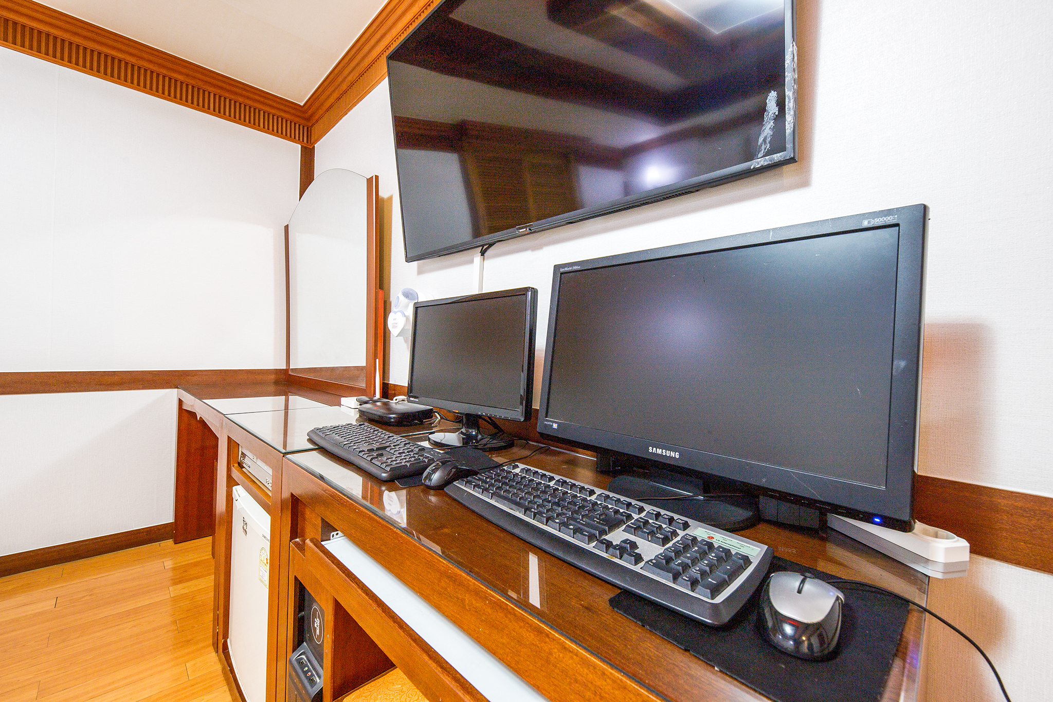 room detail thumbnail 2