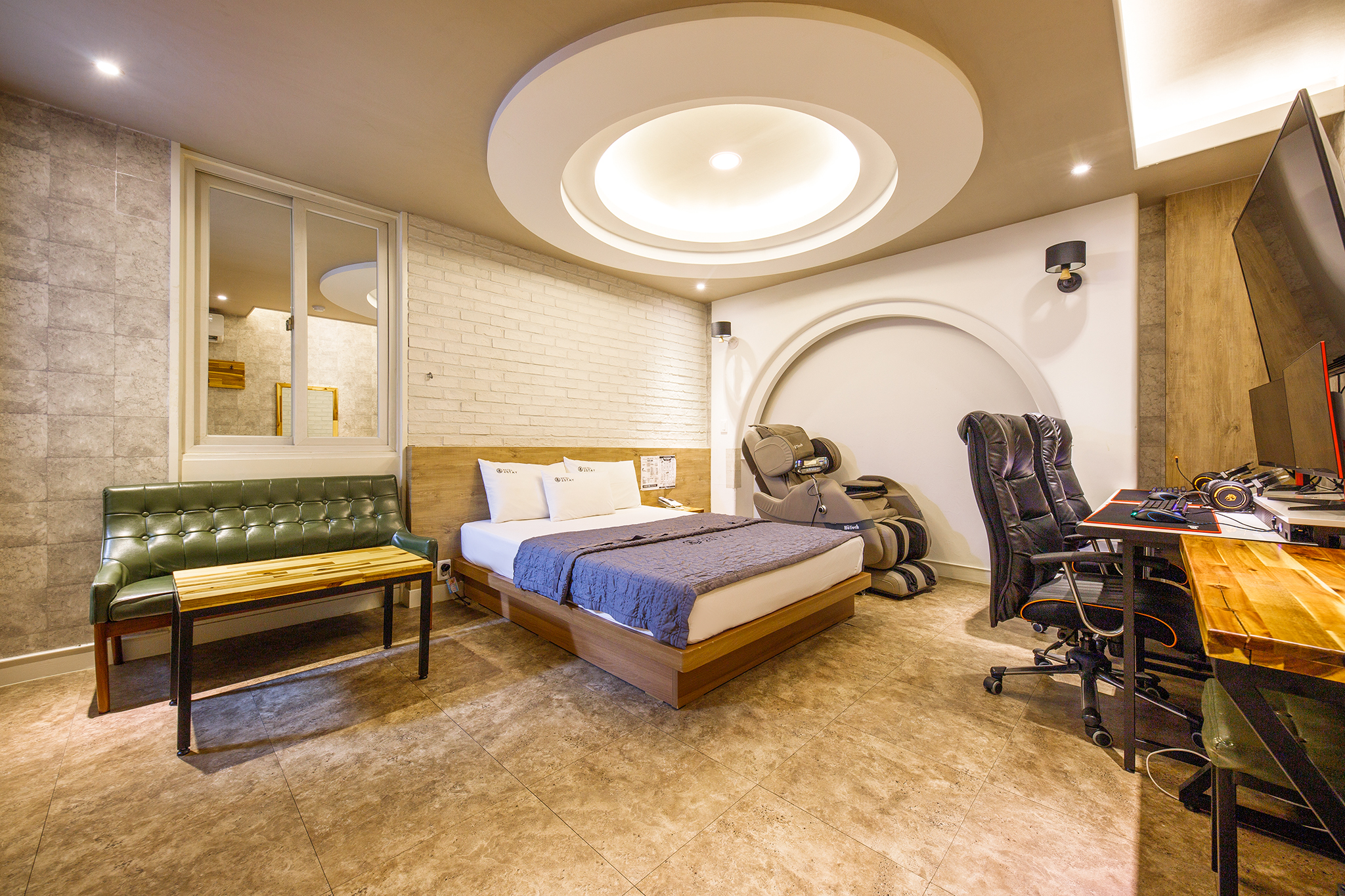 room detail thumbnail 1