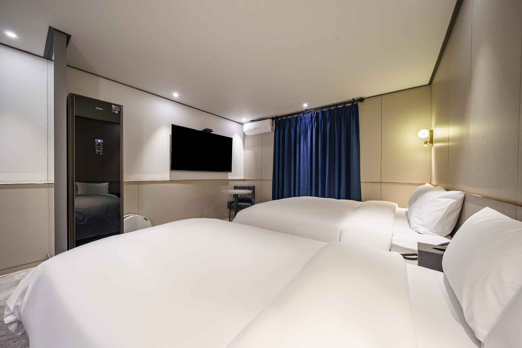 room detail thumbnail 2