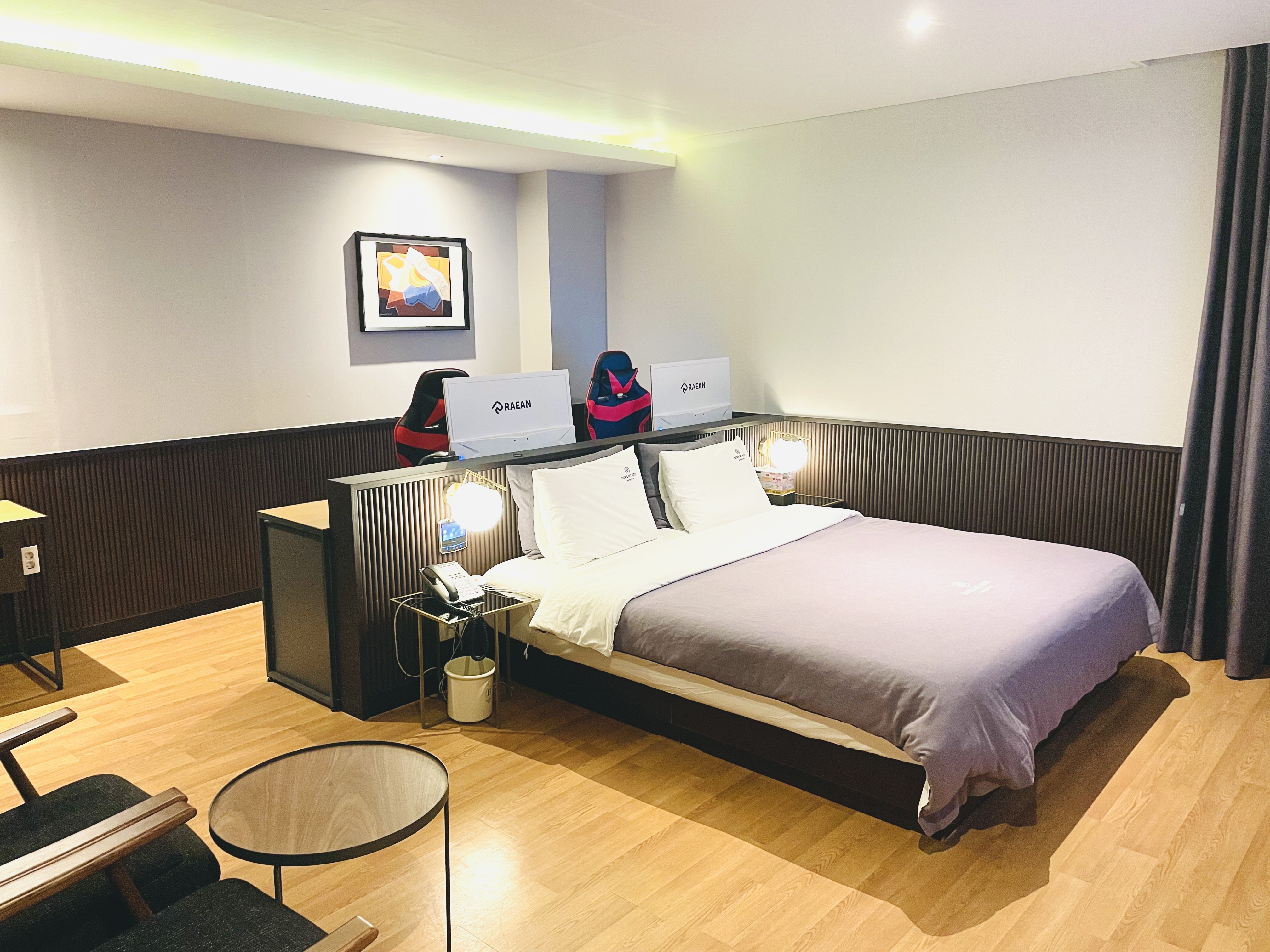 room detail thumbnail 1