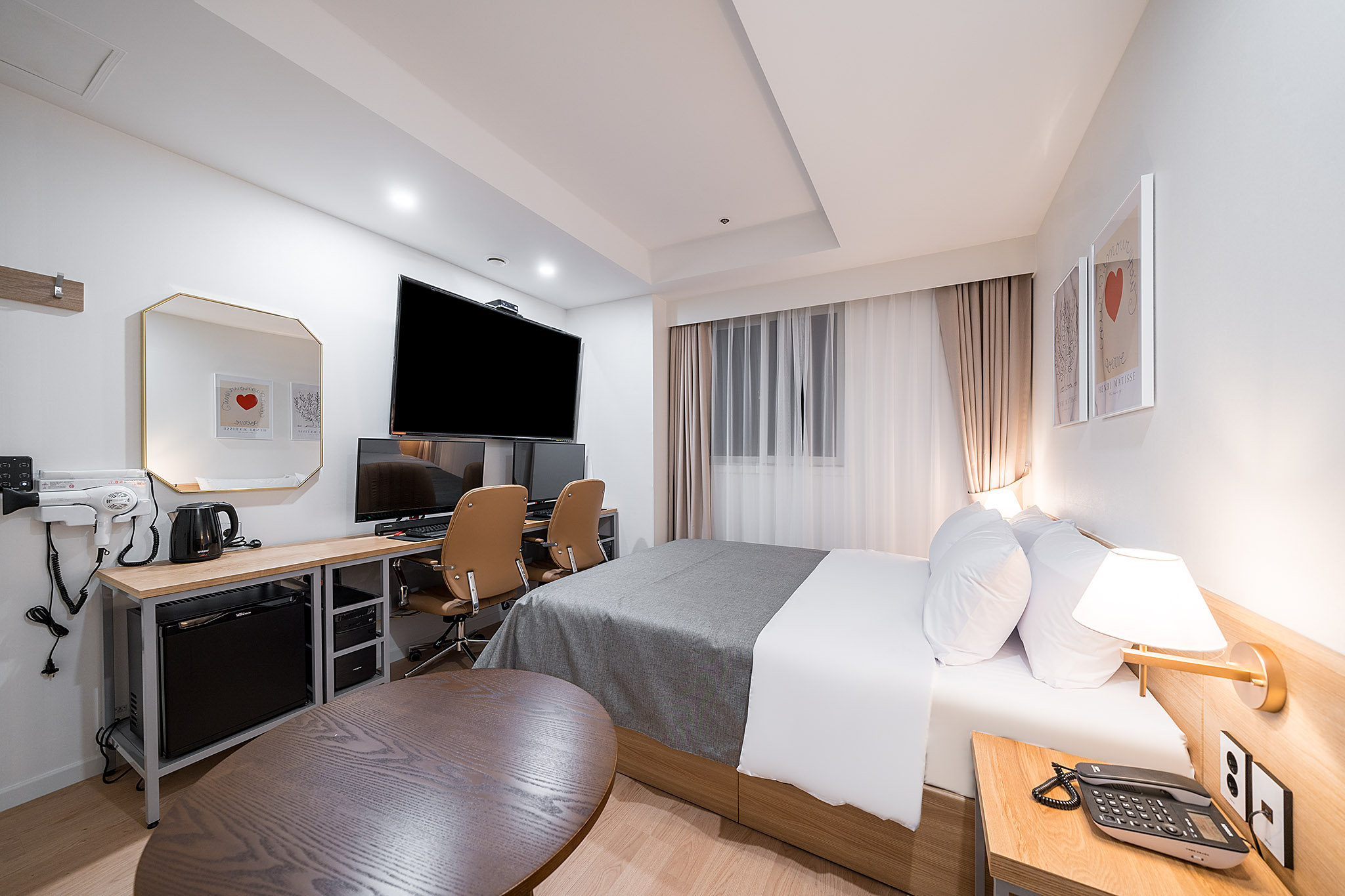 room detail thumbnail 1