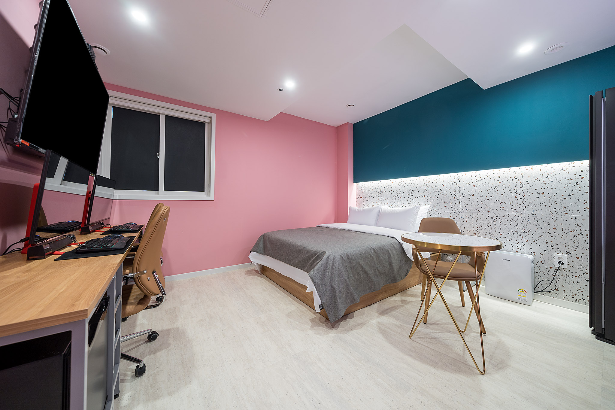 room detail thumbnail 2