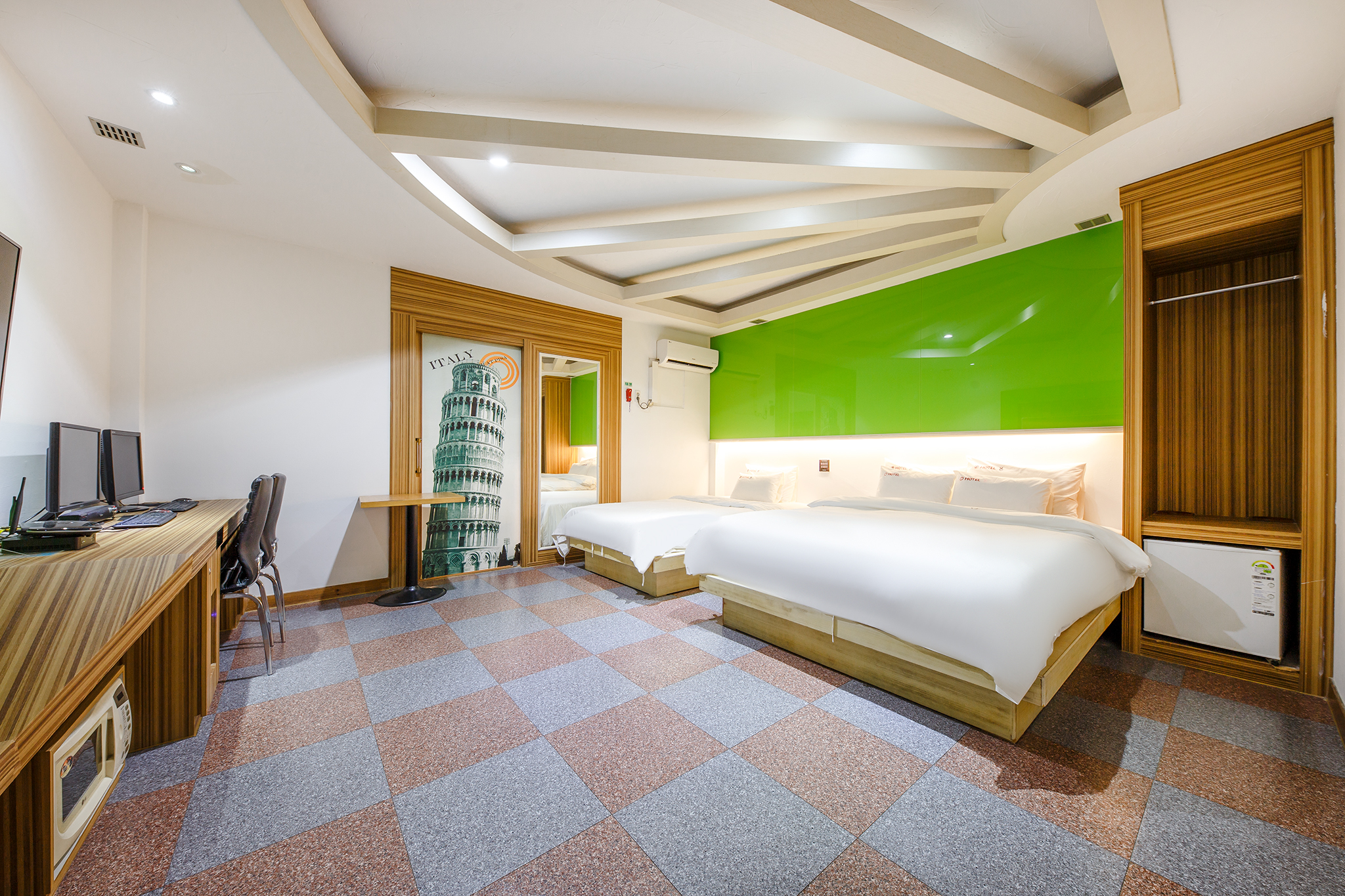 room detail thumbnail 0