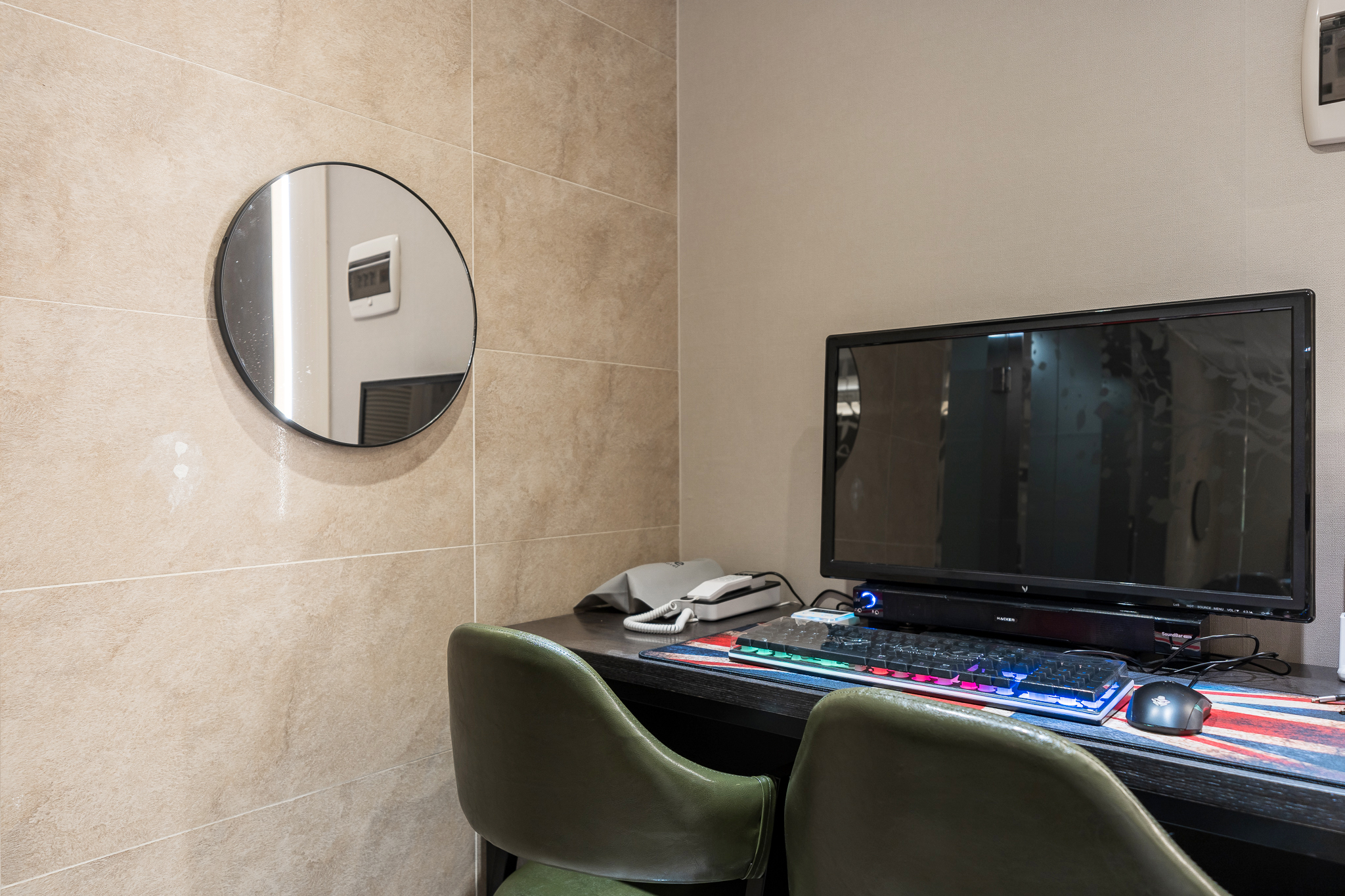 room detail thumbnail 2