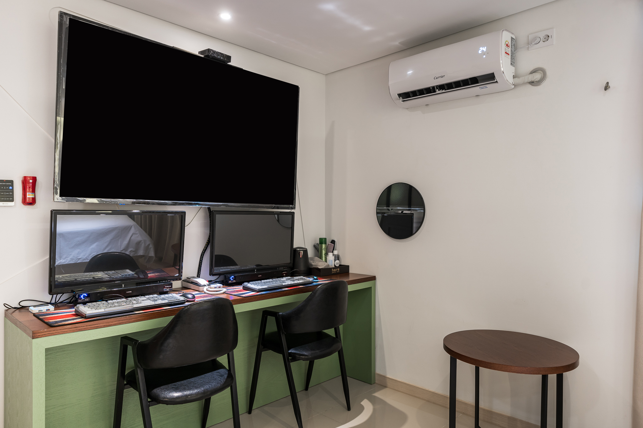 room detail thumbnail 2