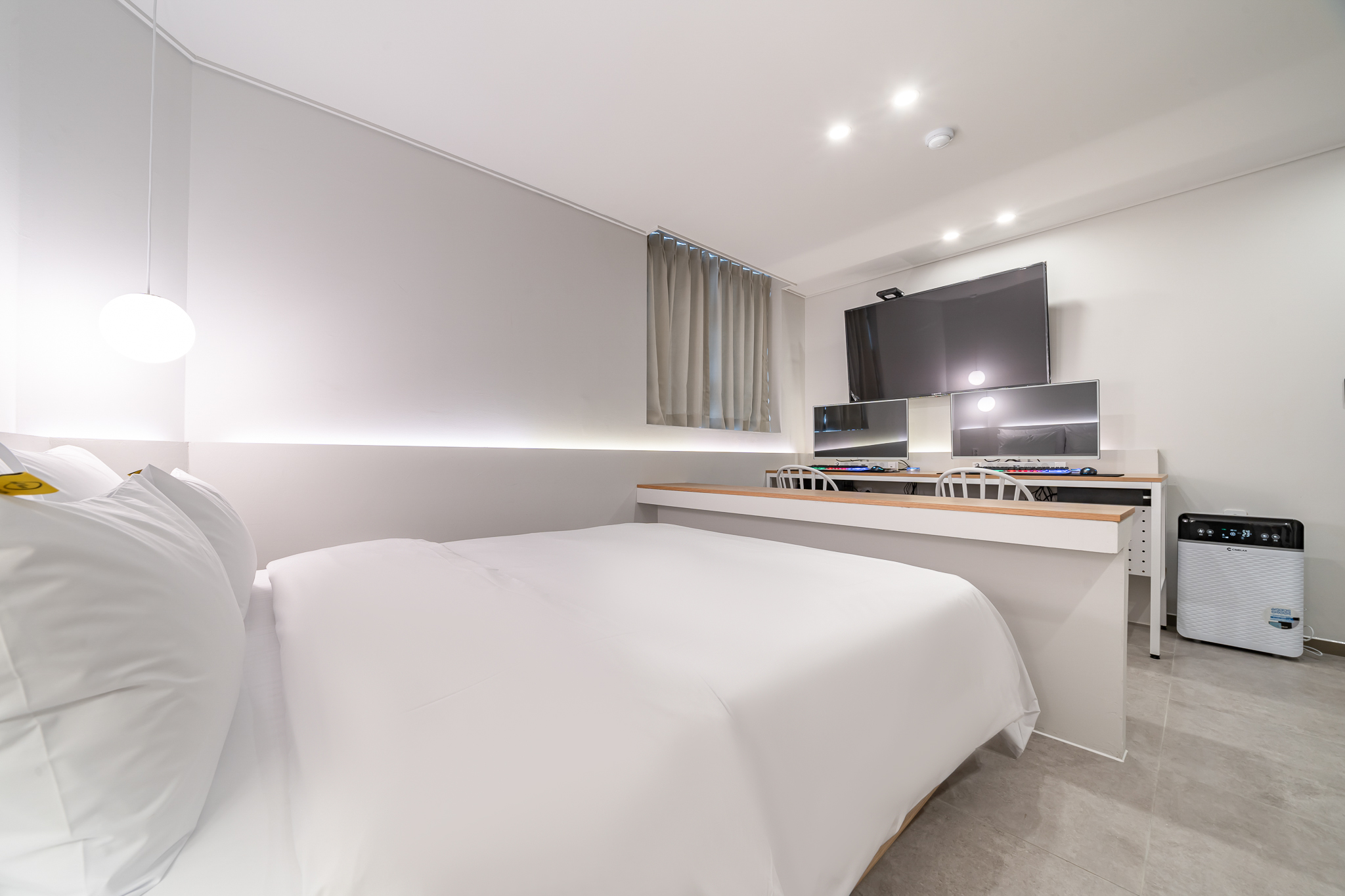 room detail thumbnail 1