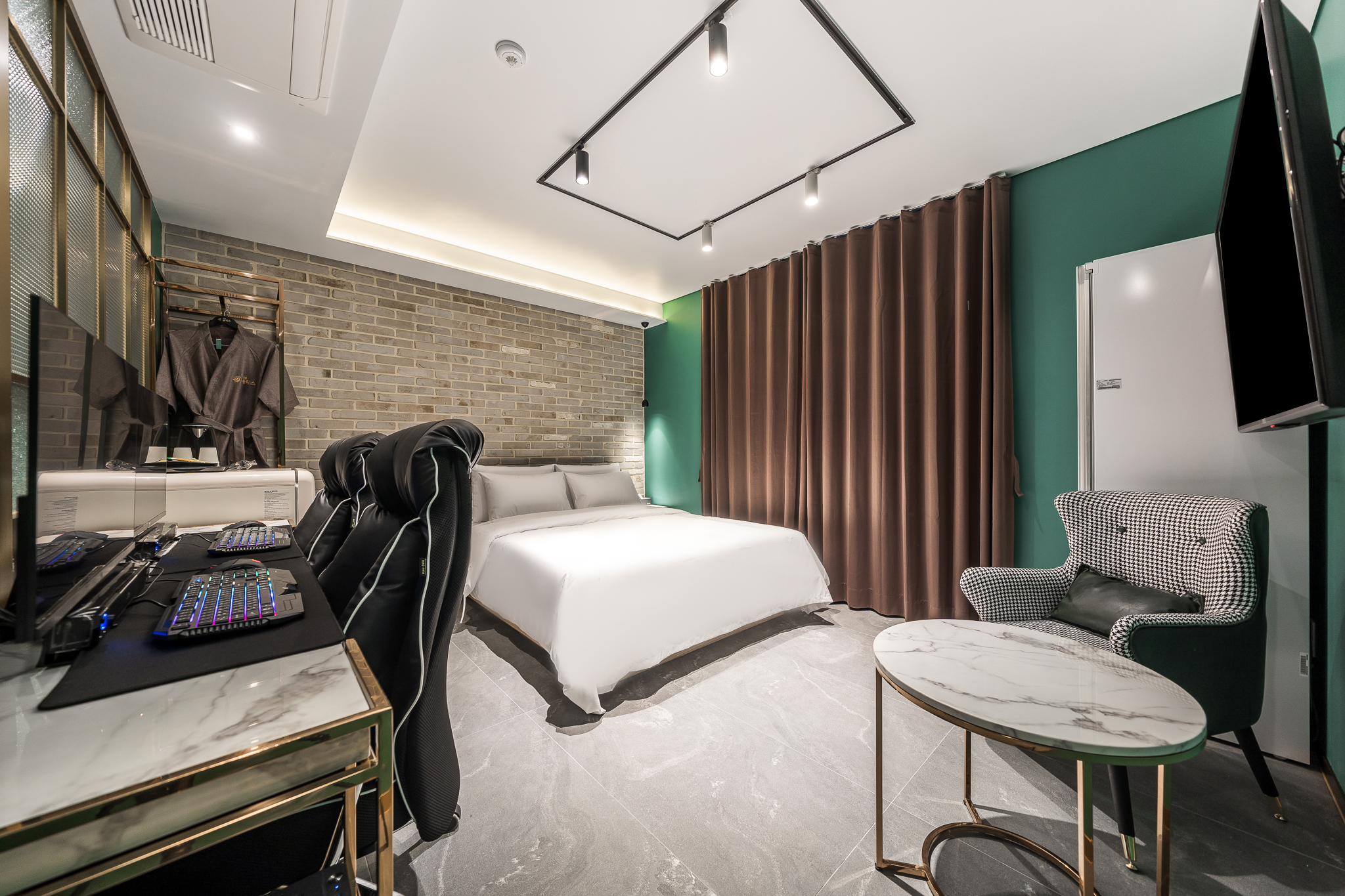 room detail thumbnail 0