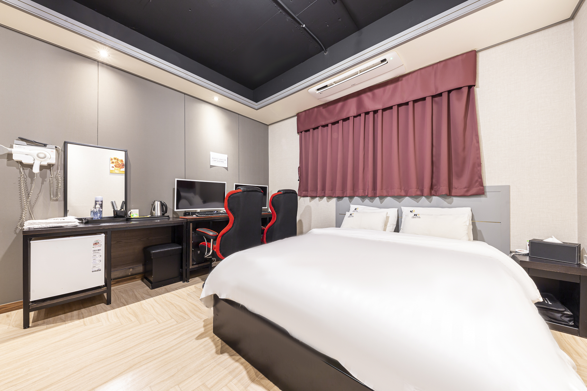 room detail thumbnail 1